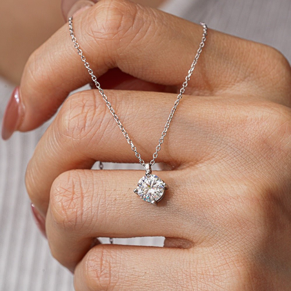 18K Gold Classic Four - claw Diamond Necklace - Purmina