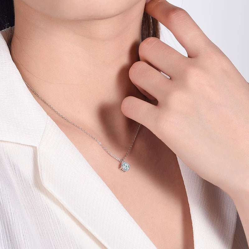 18K Gold Classic Four - claw Diamond Necklace - Purmina